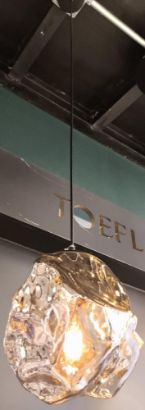 صورة معلقة أسود